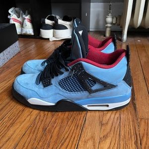 Travis Scott Jordan 4
